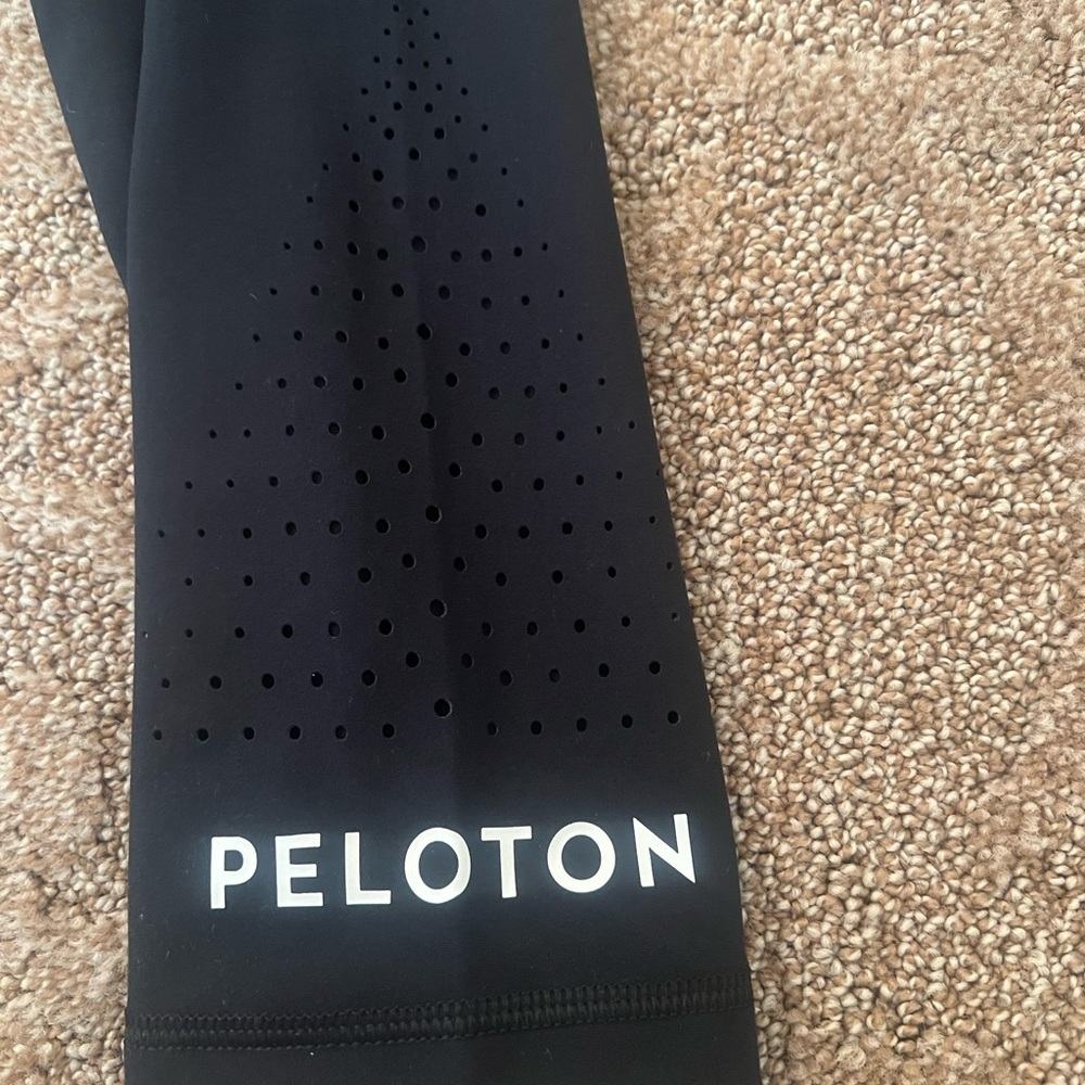 Peloton XL NWT black leggings cadence legging host pick retail 95 - Picture 13 of 17